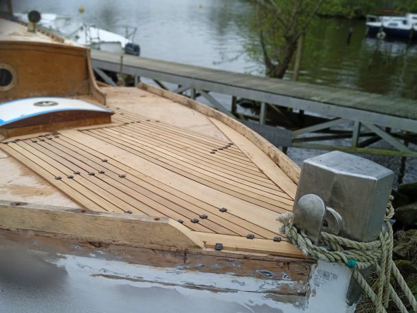 Pose des lattes de teck